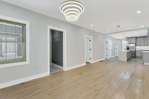 5218 West 55th Street Chicago IL 60638