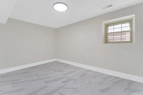 5218 West 55th Street Chicago IL 60638