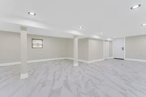 5218 West 55th Street Chicago IL 60638