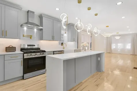 5218 West 55th Street Chicago IL 60638