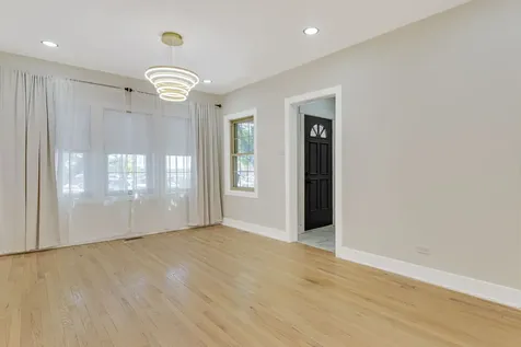 5218 West 55th Street Chicago IL 60638