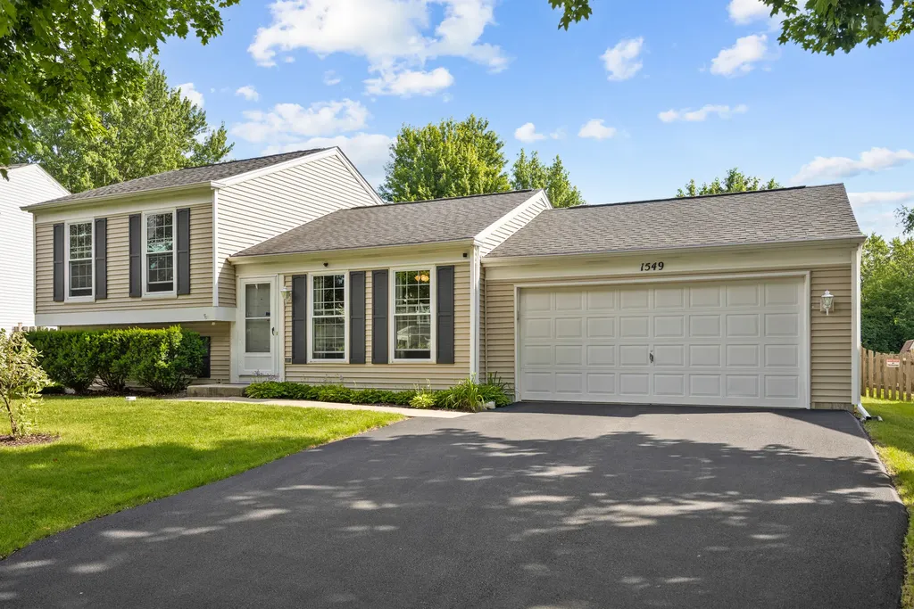 1549 Sawgrass Court Elgin IL 60123
