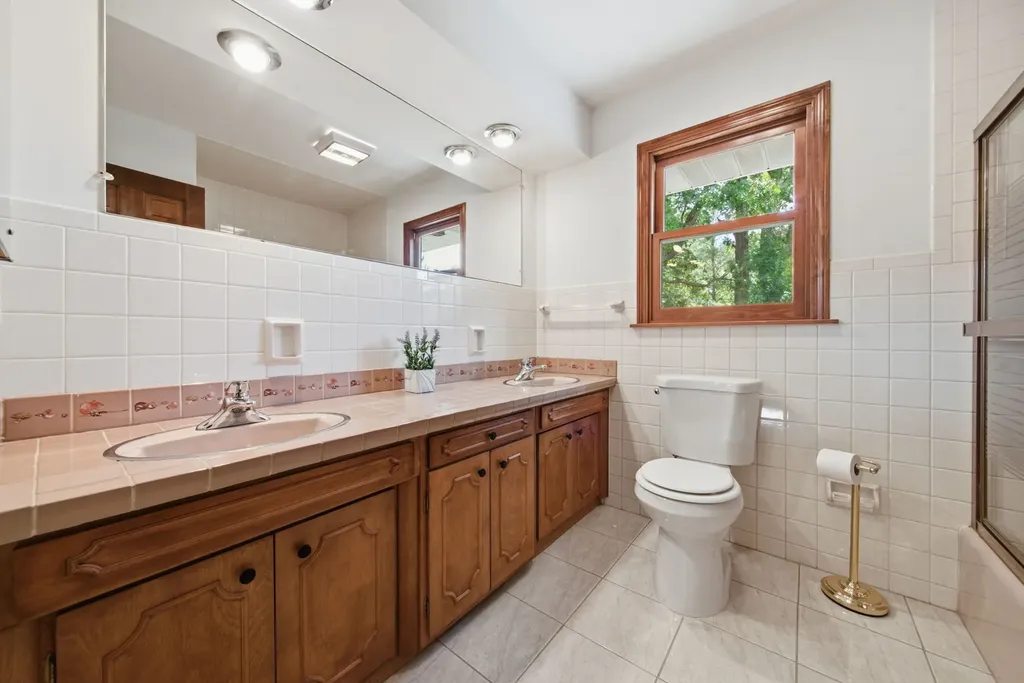 1065 Barneswood Drive Downers Grove IL 60515