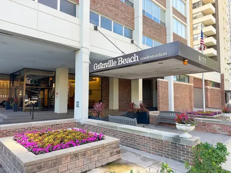 6171 North Sheridan Road Chicago IL 60660