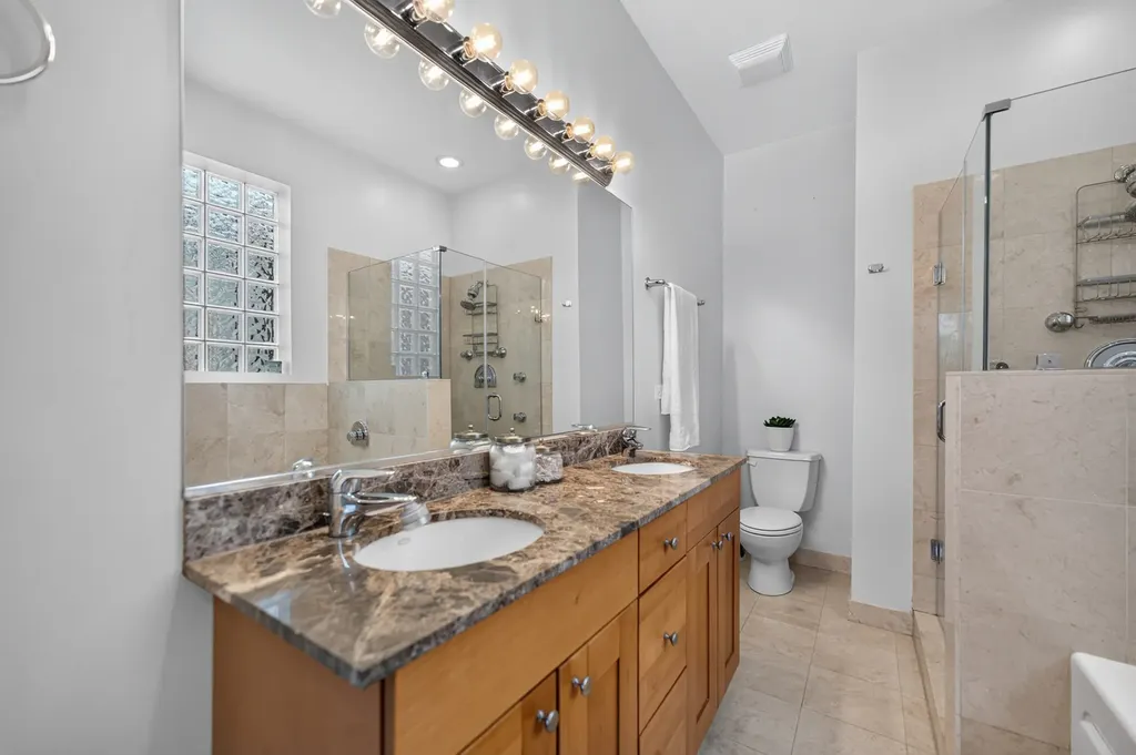 1022 North Wood Street Chicago IL 60622
