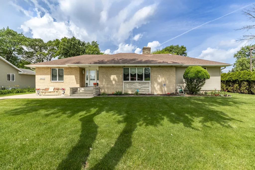 18622 Burnham Avenue Lansing IL 60438
