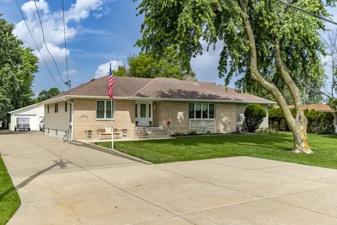18622 Burnham Avenue Lansing IL 60438