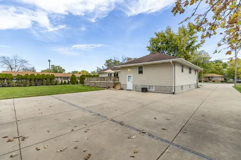 18622 Burnham Avenue Lansing IL 60438