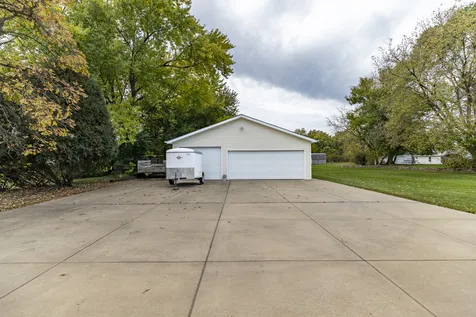 18622 Burnham Avenue Lansing IL 60438