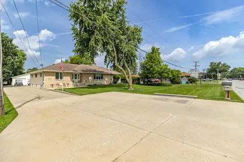 18622 Burnham Avenue Lansing IL 60438