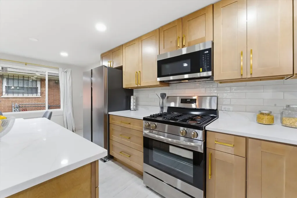 11635 South Bishop Street Chicago IL 60643