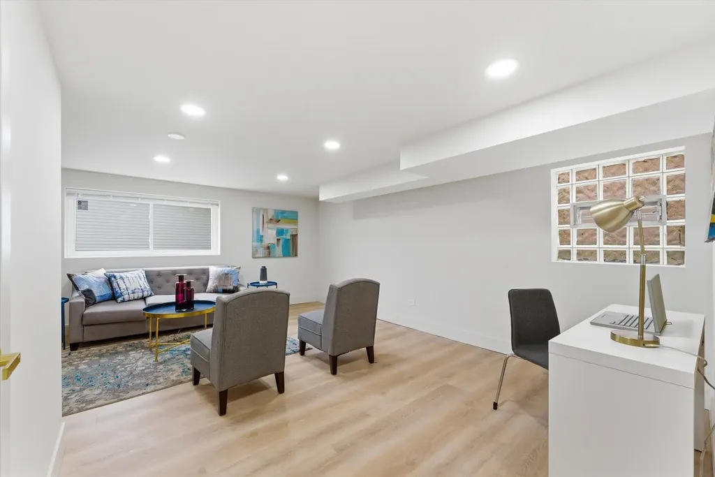 11635 South Bishop Street Chicago IL 60643