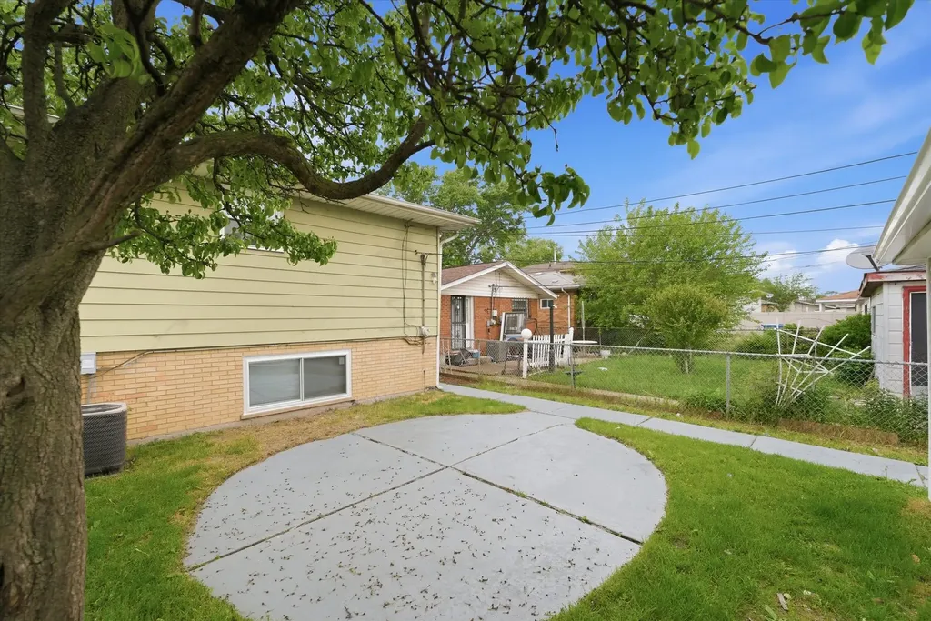 11635 South Bishop Street Chicago IL 60643