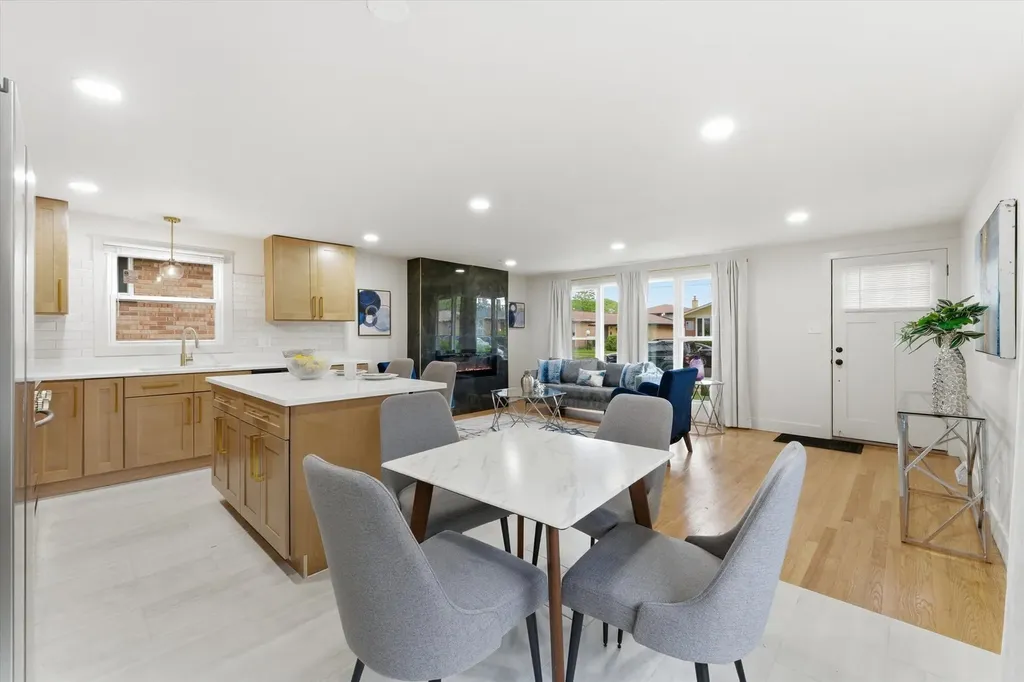 11635 South Bishop Street Chicago IL 60643