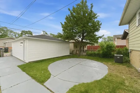 11635 South Bishop Street Chicago IL 60643