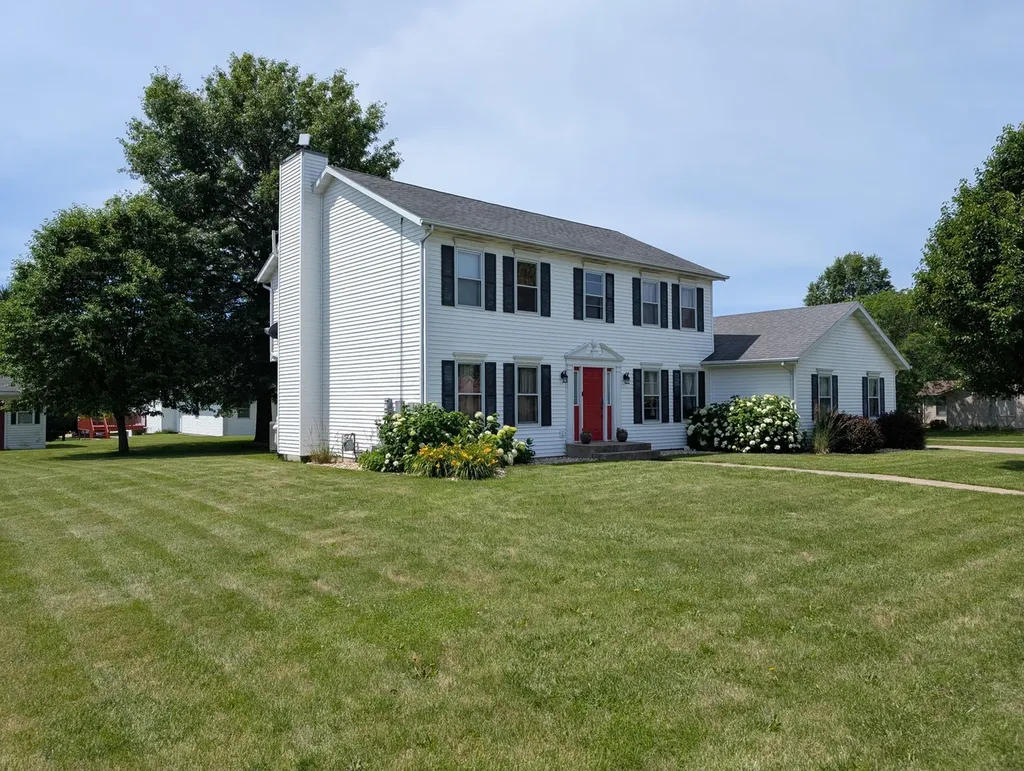 1891 Indian Springs Court Freeport IL 61032