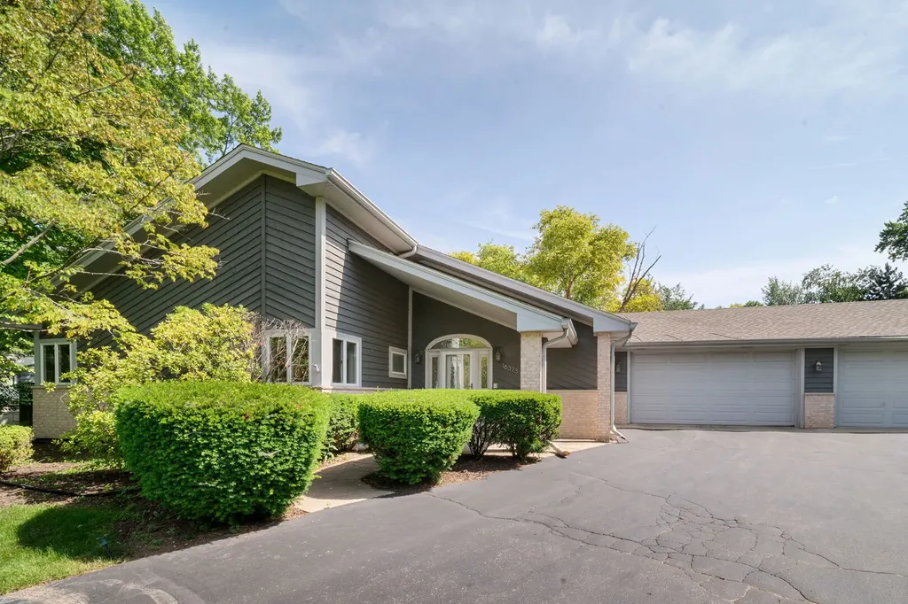 16373 West Menna Lane Lincolnshire IL 60069
