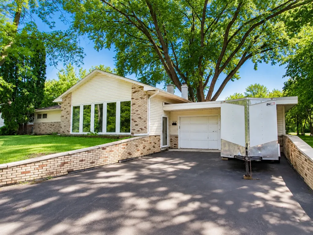 3006 South Elder Lane Holiday Hills IL 60051