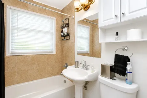 3006 South Elder Lane Holiday Hills IL 60051