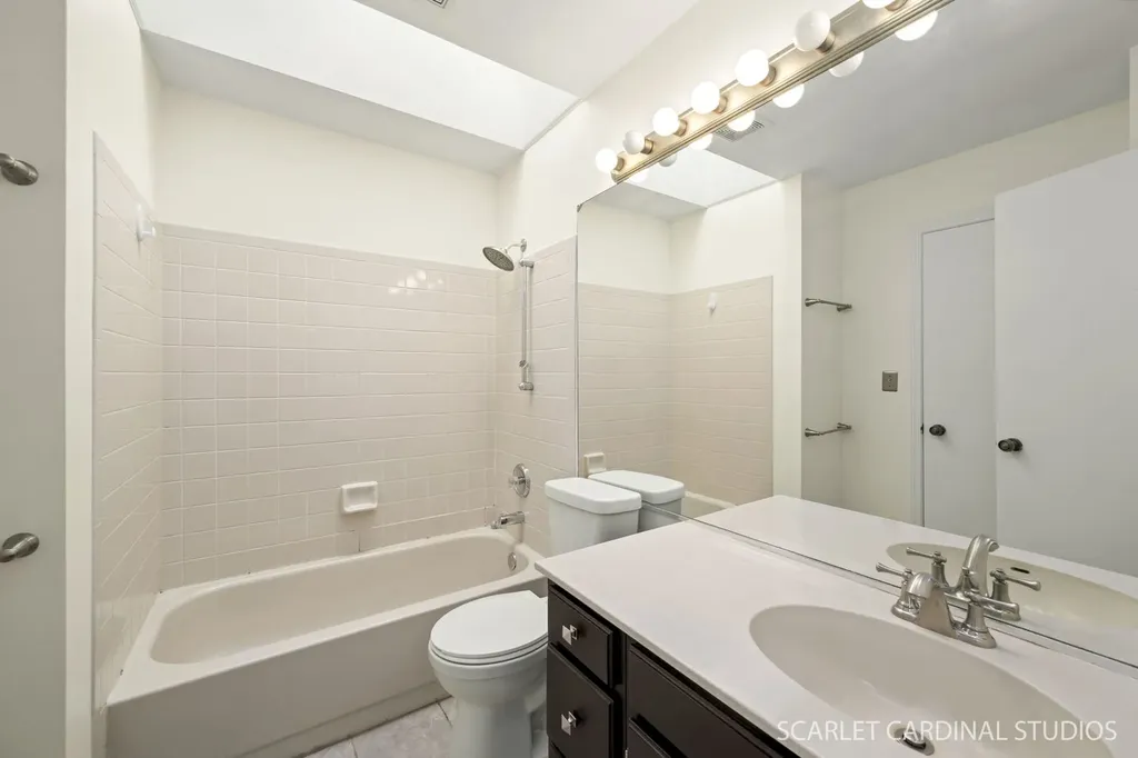 315 Newport Lane Aurora IL 60504