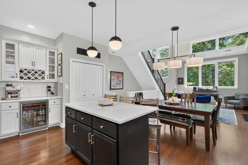 1320 West Grenshaw Street Chicago IL 60607