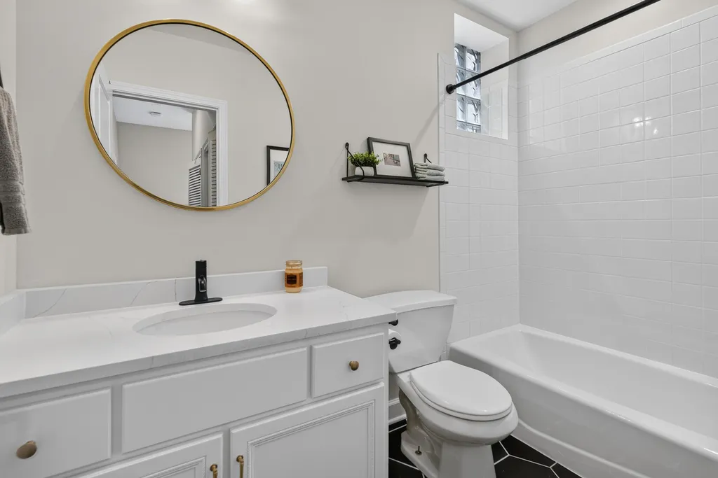 1320 West Grenshaw Street Chicago IL 60607