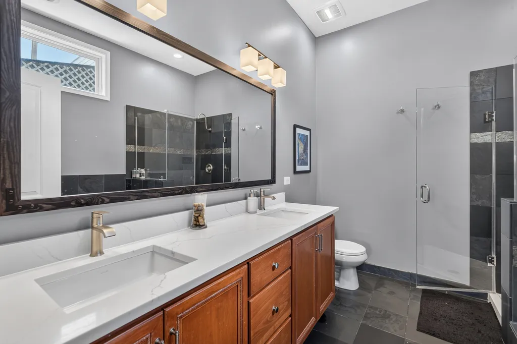 1320 West Grenshaw Street Chicago IL 60607