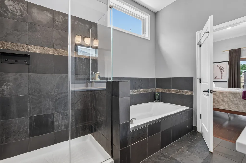 1320 West Grenshaw Street Chicago IL 60607
