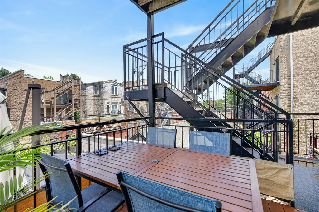 1320 West Grenshaw Street Chicago IL 60607