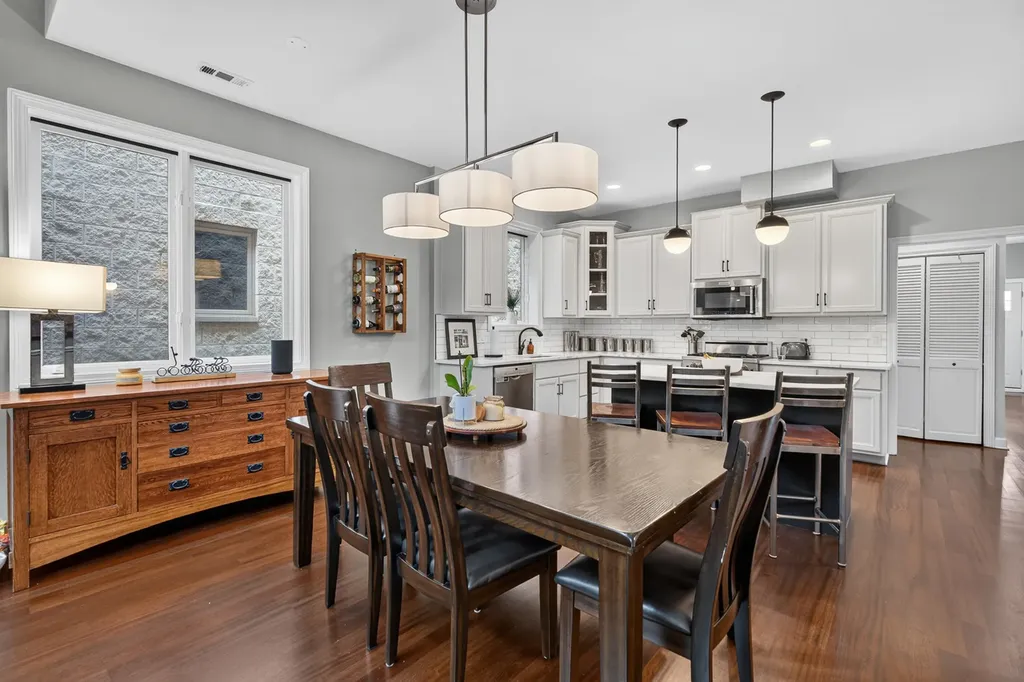 1320 West Grenshaw Street Chicago IL 60607