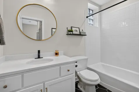 1320 West Grenshaw Street Chicago IL 60607