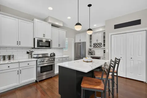 1320 West Grenshaw Street Chicago IL 60607