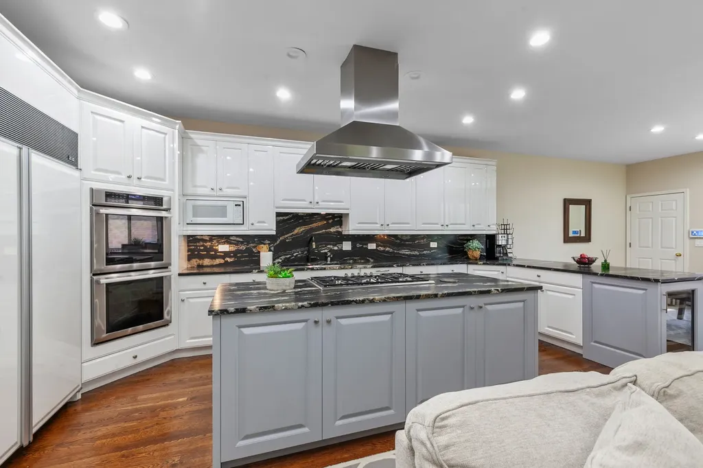 1302 Hawthorne Lane Hinsdale IL 60521