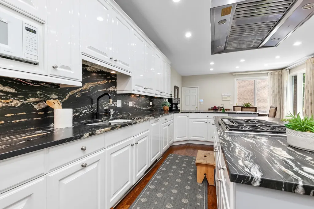 1302 Hawthorne Lane Hinsdale IL 60521