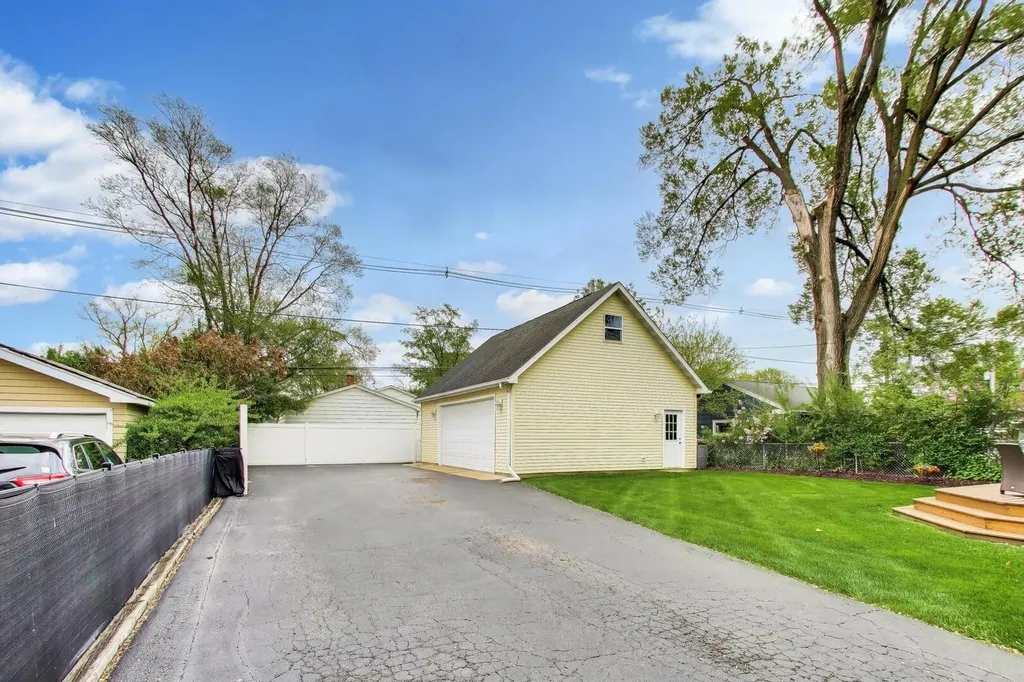 817 South Spring Road Elmhurst IL 60126