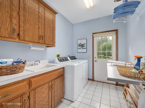 6905 Irish Court Darien IL 60561