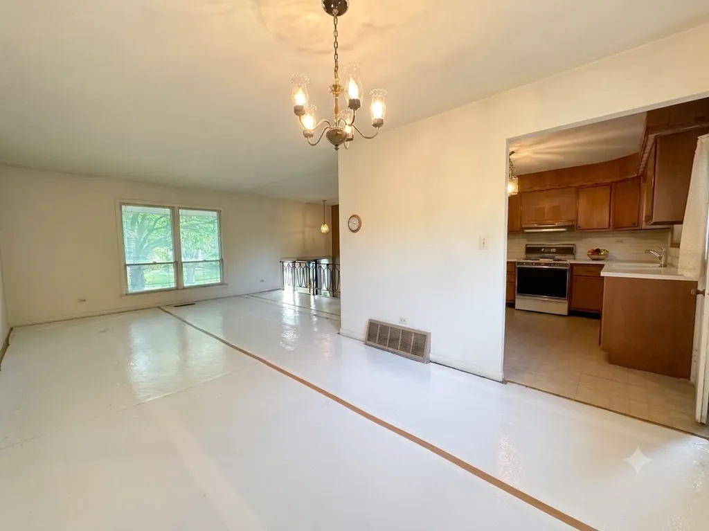 8119 Eastwood Lane Woodridge IL 60517