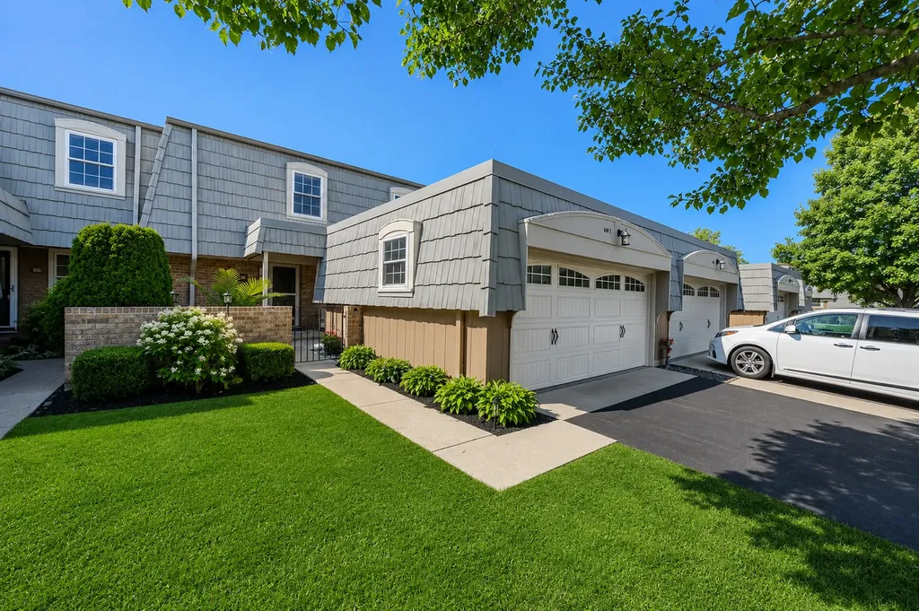 660 Versailles Circle Elk Grove Village IL 60007