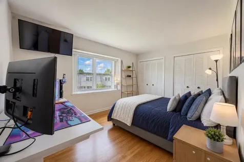660 Versailles Circle Elk Grove Village IL 60007