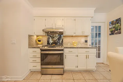 660 Versailles Circle Elk Grove Village IL 60007