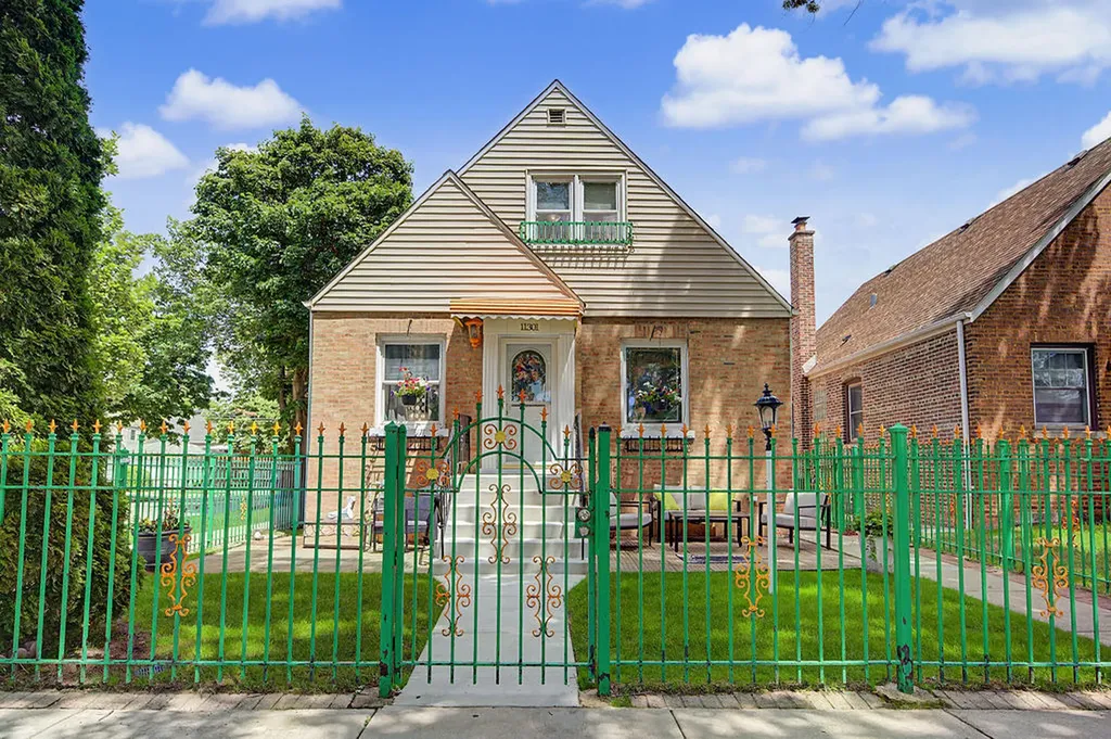 11301 South Avenue H Chicago IL 60617