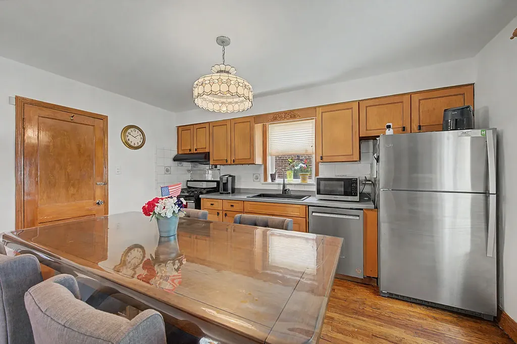 11301 South Avenue H Chicago IL 60617