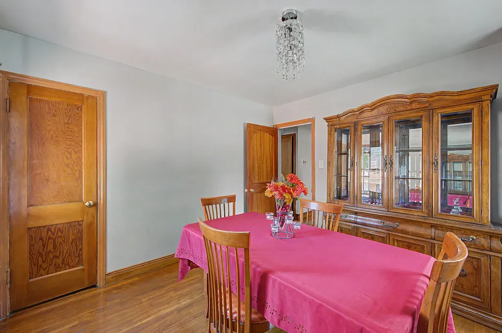 11301 South Avenue H Chicago IL 60617