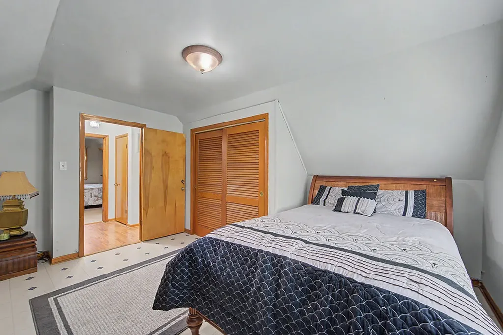 11301 South Avenue H Chicago IL 60617