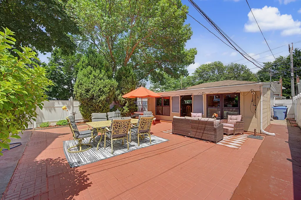 11301 South Avenue H Chicago IL 60617