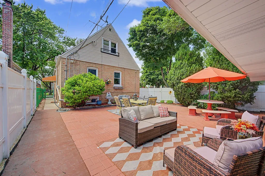 11301 South Avenue H Chicago IL 60617