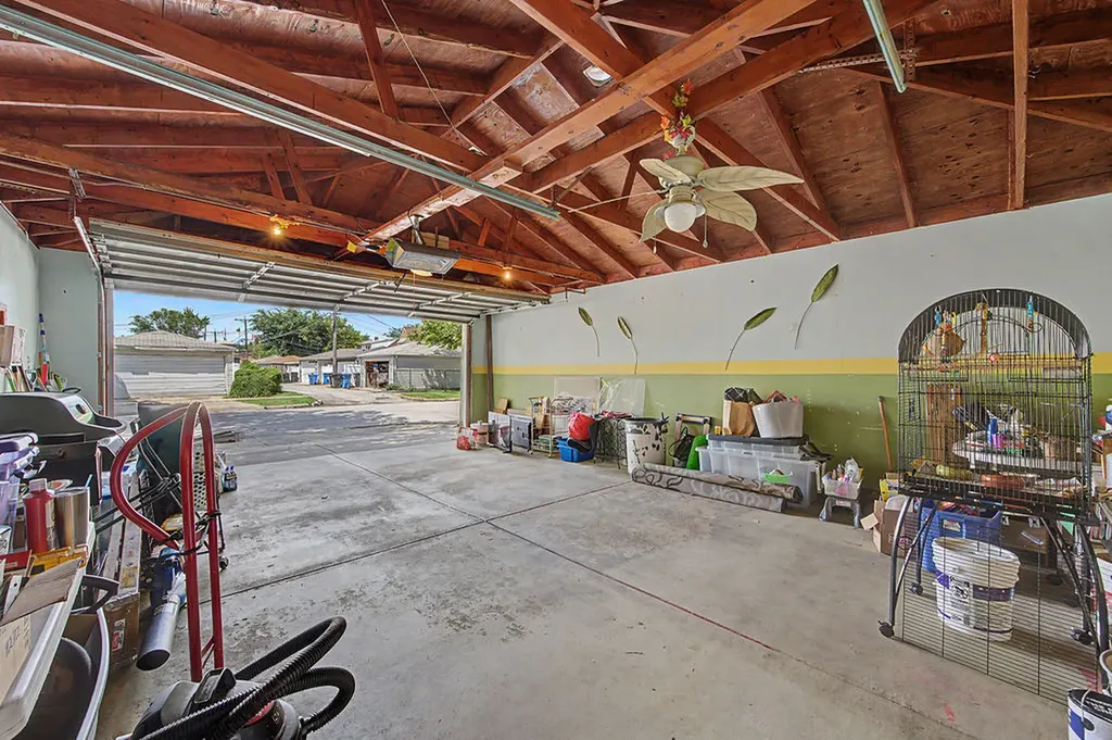 11301 South Avenue H Chicago IL 60617