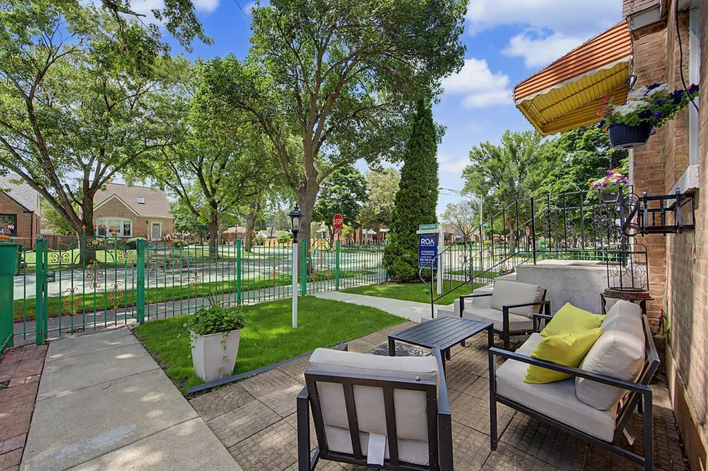 11301 South Avenue H Chicago IL 60617