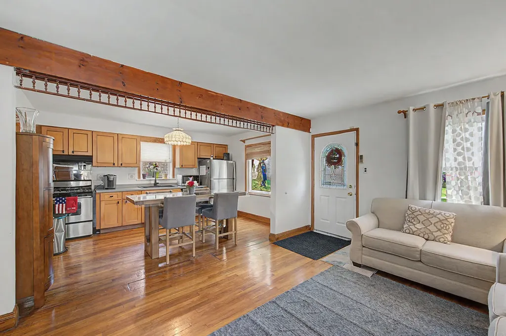 11301 South Avenue H Chicago IL 60617