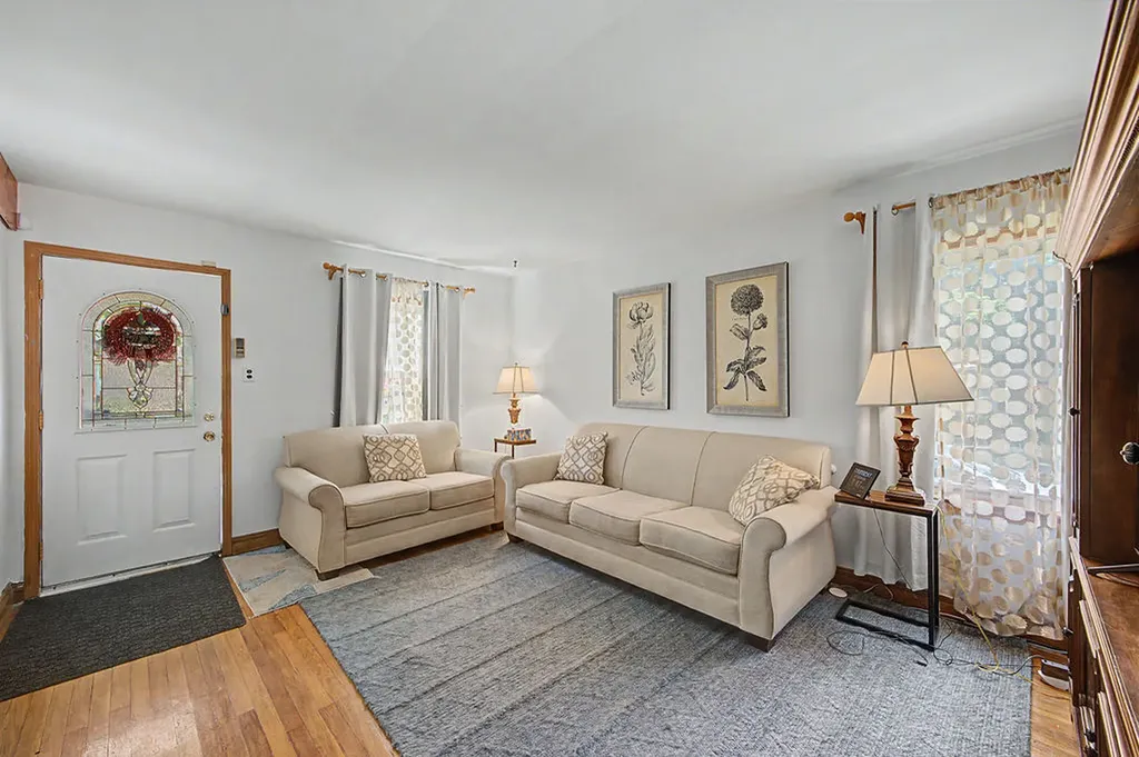 11301 South Avenue H Chicago IL 60617